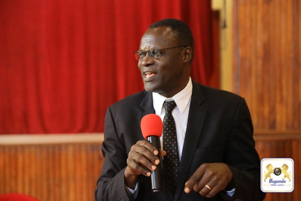 Clan Leader Namwama Augustine, Chairman of the Clan Leaders' Council, speaking to the county chiefs Image